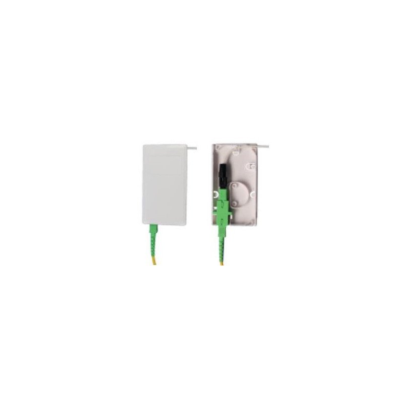Sieninis lizdas su 3 prievadais, kiekvienam 1 kabeliui ir 1 SC simplex adapteriui, 1 LC duplex adapteriui
