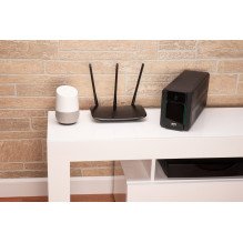Nepertraukiama Energijos Tiekimo Sistema - APC Easy UPS 900VA, 480W, 4 IEC Lizdai, Juoda