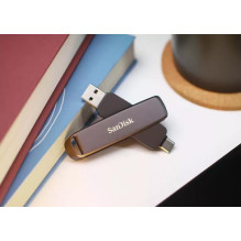 ATMINTIES DISKAS USB-C 1TB / SDDDE1-1T00-G46 SANDISKAS