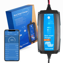 Blue Smart IP65 Charger 12 / 15 + DC connector