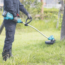 Battery powered grass trimmer Makita Battery powered grass trimmer Makita