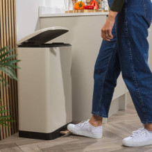 Salter BW14806 šiukšliadėžė su pedalu, 50 l, smėlio spalvos