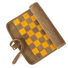 Rankų darbo Šachmatų Rinkinys - Manopoulos Kelioninis Su Suede Lenta 30x46cm Chaki Rankų darbo Šachmatų Rinkinys - Manopoulos Kelioninis Su Suede Lenta 30x46cm Chaki