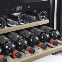 Caso WineSafe 18 EB Black vyno šaldytuvas
