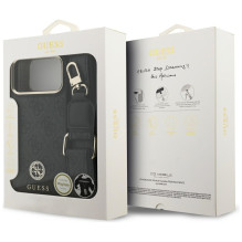 „Guess 4G Srtass“ logotipas ir dideli metaliniai dirželio mygtukai su „MagSafe“ dėklu, skirtu „iPhone 17 Pro Max“ – juod