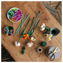 LEGO Botanicals Flower Bouquet LEGO Botanicals Flower Bouquet