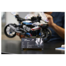 LEGO Technic BMW M 1000 RR