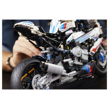 LEGO Technic BMW M 1000 RR