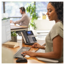HP Poly Edge E450 and PoE-enabled IP phone HP Poly Edge E450 and PoE-enabled IP phone