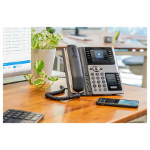 HP Poly Edge E450 and PoE-enabled IP phone HP Poly Edge E450 and PoE-enabled IP phone