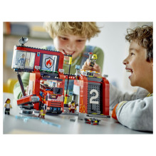 LEGO City gaisrinė su gaisrine mašina