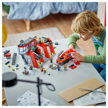 LEGO City gaisrinė su gaisrine mašina