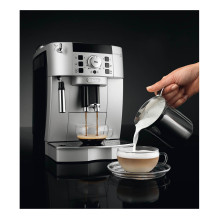 De'Longhi ECAM 22.110.SB coffee maker