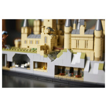 LEGO Hario Poterio Hogvartso pilis ir parkas LEGO Hario Poterio Hogvartso pilis ir parkas