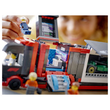LEGO City F1 sunkvežimis su RB20 ir AMR24 F1 automobiliais