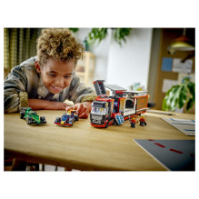 LEGO City F1 sunkvežimis su RB20 ir AMR24 F1 automobiliais