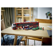 LEGO City F1 sunkvežimis su RB20 ir AMR24 F1 automobiliais