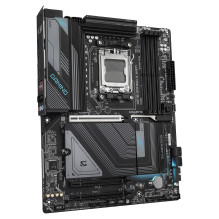 „Gigabyte X870 GAMING X WiFi7“ pagrindinė plokštė