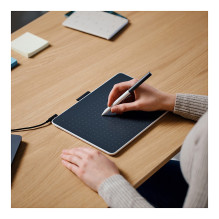 Wacom Intuos One Small graphic tablet