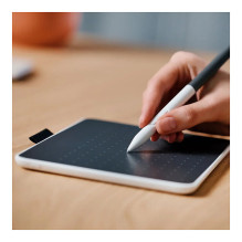 Wacom Intuos One Medium graphic tablet