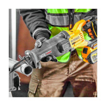 DeWALT DCS386NT-XJ reciprocating saw