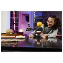 LEGO Technic Planeta Žemė ir Mėnulis orbitoje