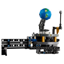 LEGO Technic Planeta Žemė ir Mėnulis orbitoje