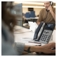 HP Poly Edge E320 and PoE-enabled IP phone HP Poly Edge E320 and PoE-enabled IP phone