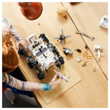 LEGO Technic NASA Marso marsaeigio atkaklumas LEGO Technic NASA Marso marsaeigio atkaklumas
