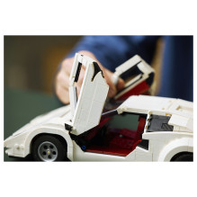 LEGO ICONS Lamborghini Countach 5000 Quattrovalvole