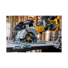 DeWALT DCS691N-XJ portable circular saw DeWALT DCS691N-XJ portable circular saw