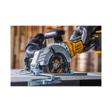 DeWALT DCS691N-XJ portable circular saw DeWALT DCS691N-XJ portable circular saw