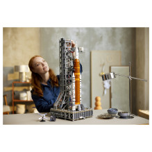 LEGO ICONS NASA Artemis kosminio paleidimo sistema