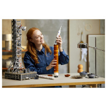 LEGO ICONS NASA Artemis kosminio paleidimo sistema