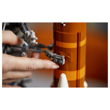 LEGO ICONS NASA Artemis kosminio paleidimo sistema