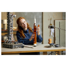 LEGO ICONS NASA Artemis Space Launch System