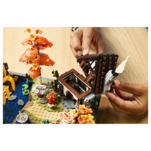 LEGO ICONS Rudens namelio sodas 11372