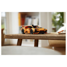 LEGO Technic Lamborghini Huracán Tecnica Orange