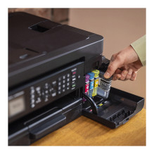 Brother LC527Y ink cartridge Brother LC527Y ink cartridge