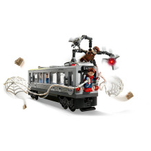 LEGO Žmogaus-voro ir Doko Oko metro traukinio scena
