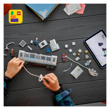 LEGO Žmogaus-voro ir Doko Oko metro traukinio scena