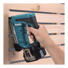 Cordless stapler DST221Z, 18 volts (blue/black, without battery and charger) Cordless stapler DST221Z, 18 volts (blue/black, without battery and charger)