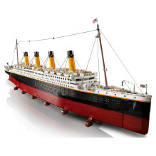 LEGO ICONS Titanic