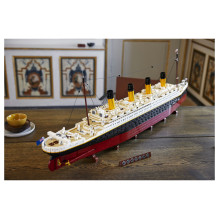 LEGO ICONS Titanic
