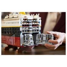 LEGO ICONS Titanic