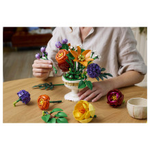 LEGO Botanicals Flower Arrangement LEGO Botanicals Flower Arrangement