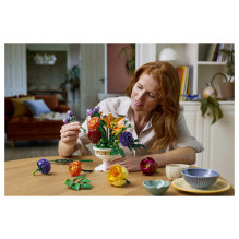 LEGO Botanicals Flower Arrangement LEGO Botanicals Flower Arrangement