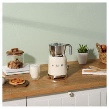 Smeg MFF11CREU milk frother / warmer
