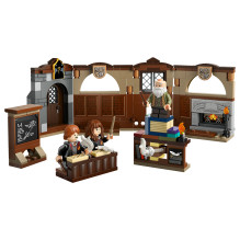 LEGO Harry Potter Hogwarts Castle: Charms Class LEGO Harry Potter Hogwarts Castle: Charms Class