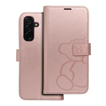 Atverčiamas dėklas, skirtas „Samsung A26 5G Mezzo Book“ meškiuko spalvos, rožinio aukso spalvos. Atverčiamas dėklas, skirtas „Samsung A26 5G Mezzo Book“ meškiuko spalvos, rožinio aukso spalvos.
